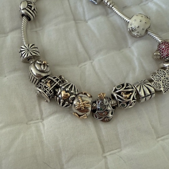 Pandora bracelet with 13 charms and 2 safety clips - Picture 3 of 8